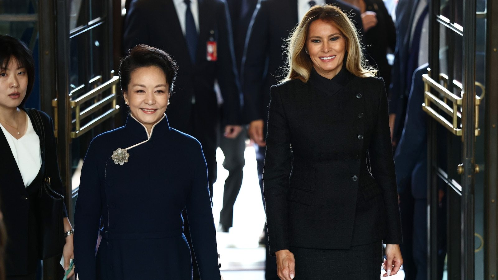 Two First Ladies, One Museum: Melania Trump and Peng Liyuan Share a Diplomatic Outing