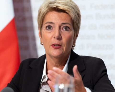 Keller-Sutter Leads Government Campaign Against Centre Party Initiative on Married Couples' Tax