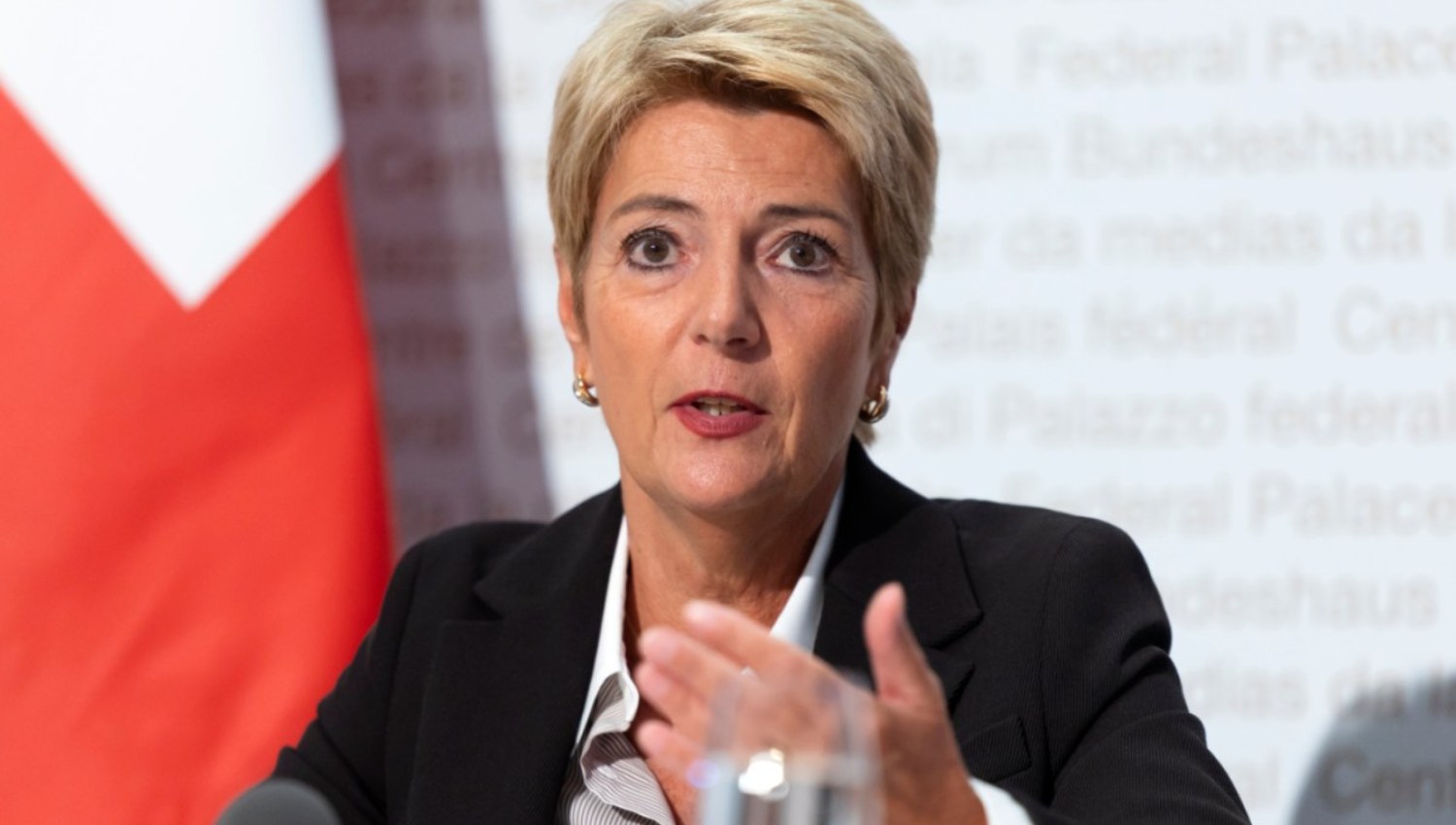 Keller-Sutter Leads Government Campaign Against Centre Party Initiative on Married Couples' Tax
