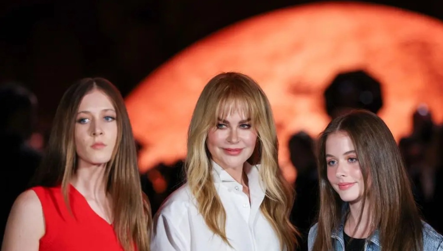 nicole kidman daughters paris fashion week chanel valentino
