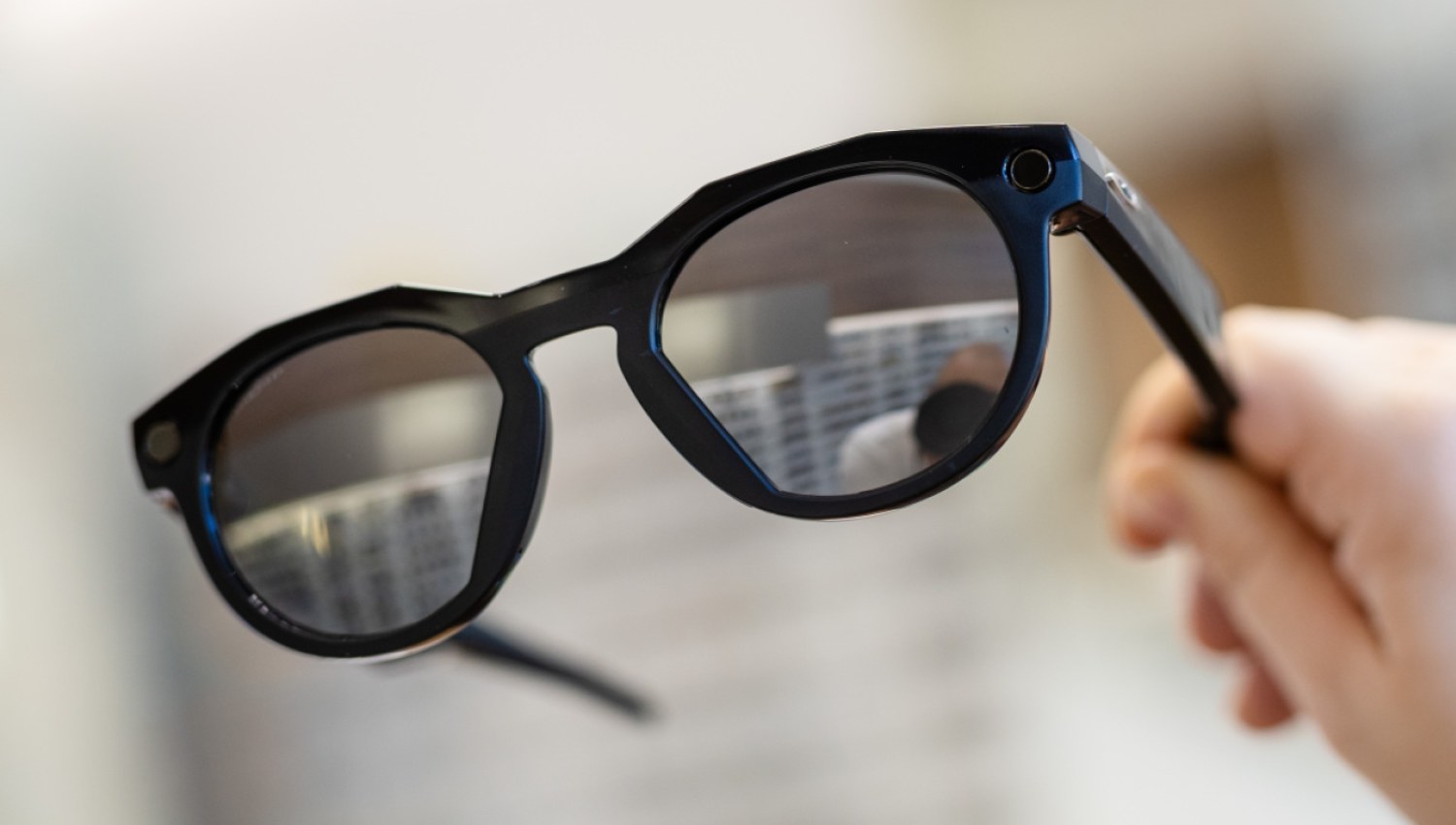 Swiss Pools and Saunas Move to Ban Camera Glasses Over Privacy Fears